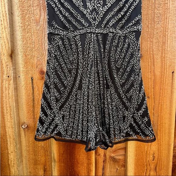 Black and Silver Art-Deco Beaded Sleeveless Romper 🌿 - Picture 5 of 10